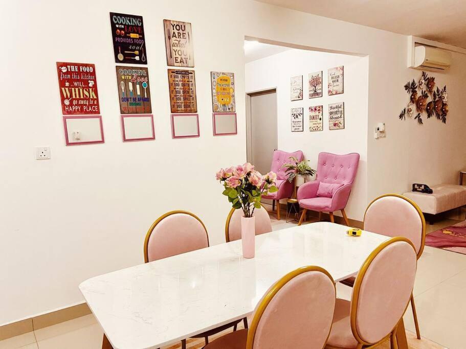 Sentrovue B Pink House Apartment Bandar Puncak Alam Luaran gambar