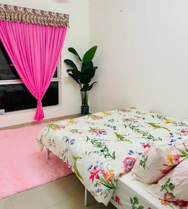 Sentrovue B Pink House Apartment Bandar Puncak Alam Luaran gambar