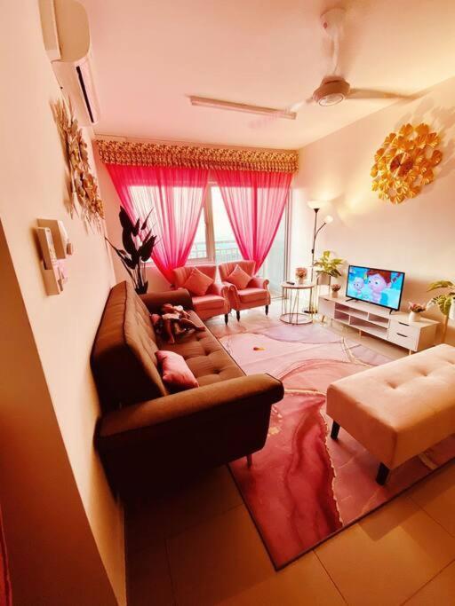 Sentrovue B Pink House Apartment Bandar Puncak Alam Luaran gambar